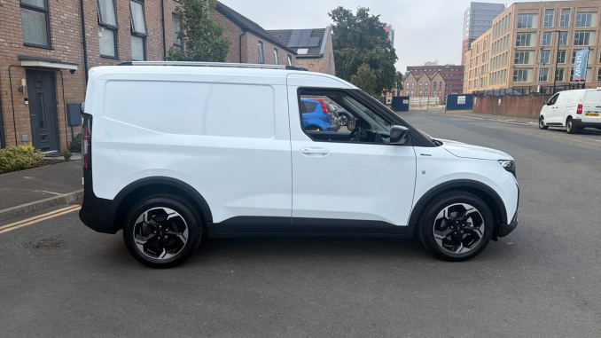 Ford Transit Courier Diesel 1.5 EcoBlue Limited Van - Image 9
